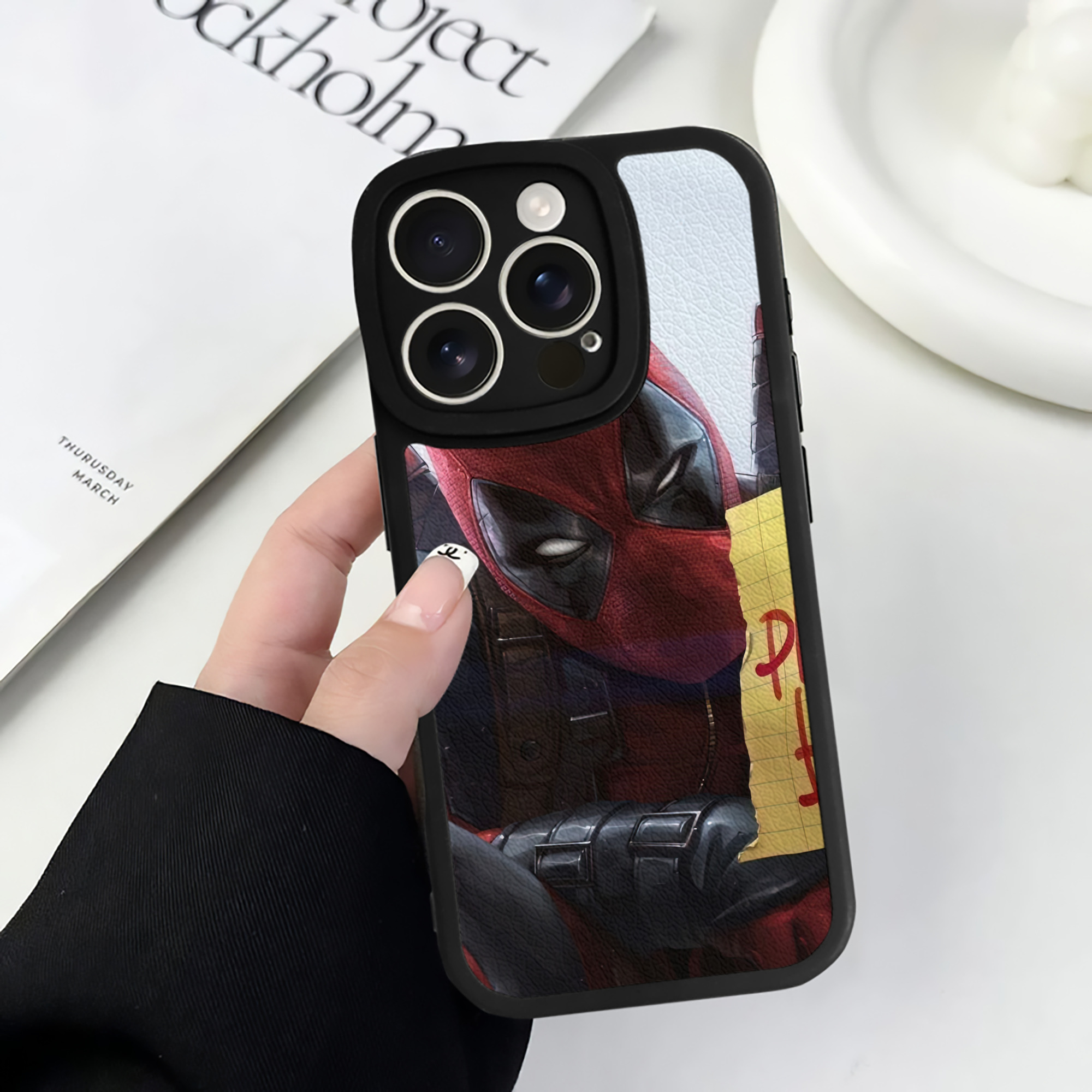 （画像用） Deadpool デッドプール 【iPhone 16シリーズ対応】シリコンスマホケース（レザー調） 材質：シリコン